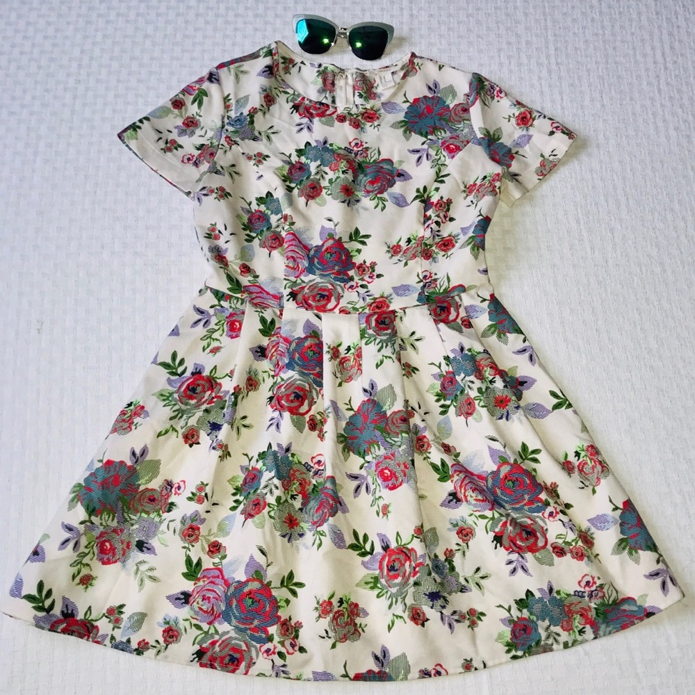 🌹Forever 21 Retro 1950’s Style Floral Print Dress